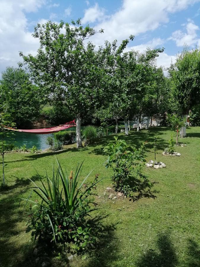 Domacinstvo Una-Ostrovica Kulen Vakuf Esterno foto