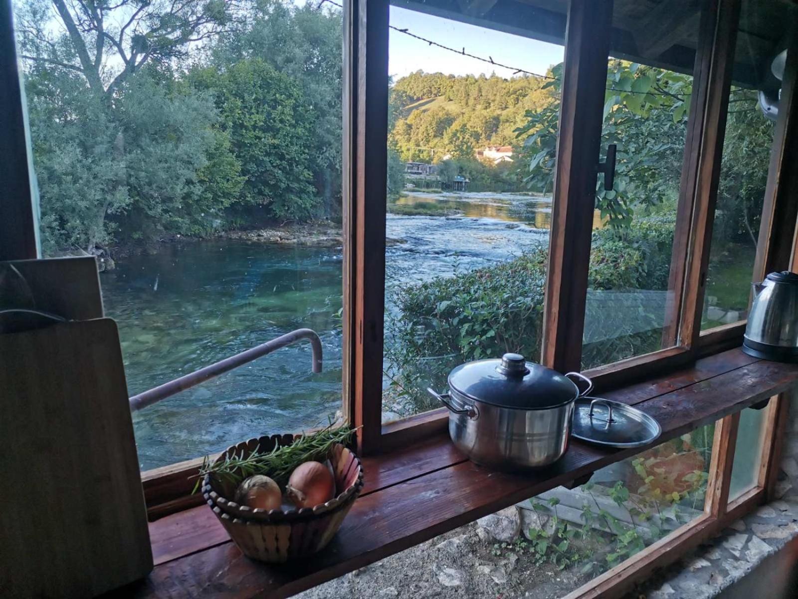 Domacinstvo Una-Ostrovica Kulen Vakuf Esterno foto