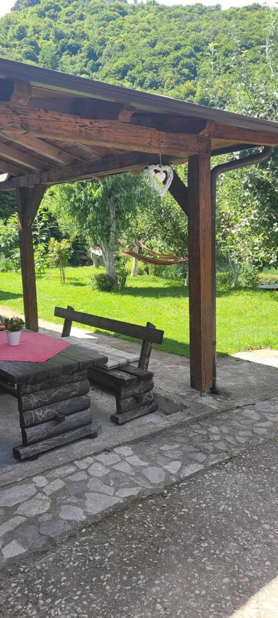 Domacinstvo Una-Ostrovica Kulen Vakuf Esterno foto