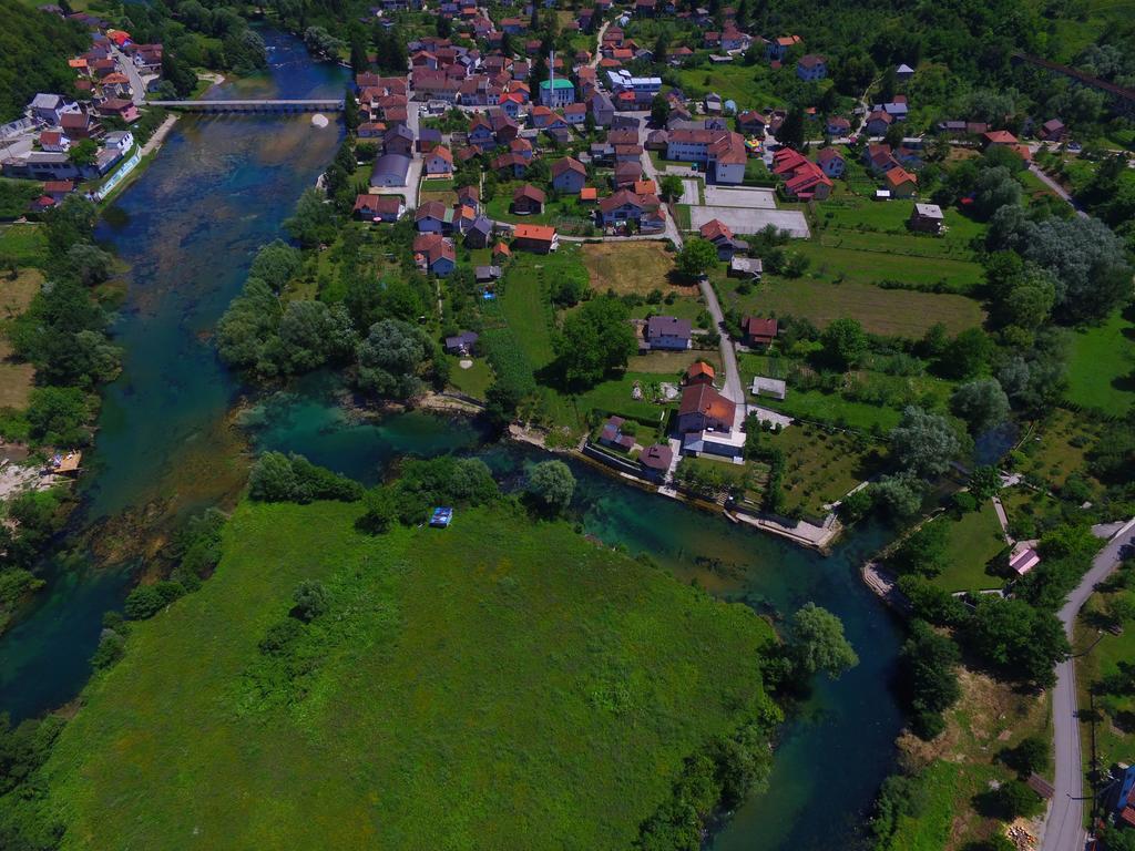 Domacinstvo Una-Ostrovica Kulen Vakuf Esterno foto