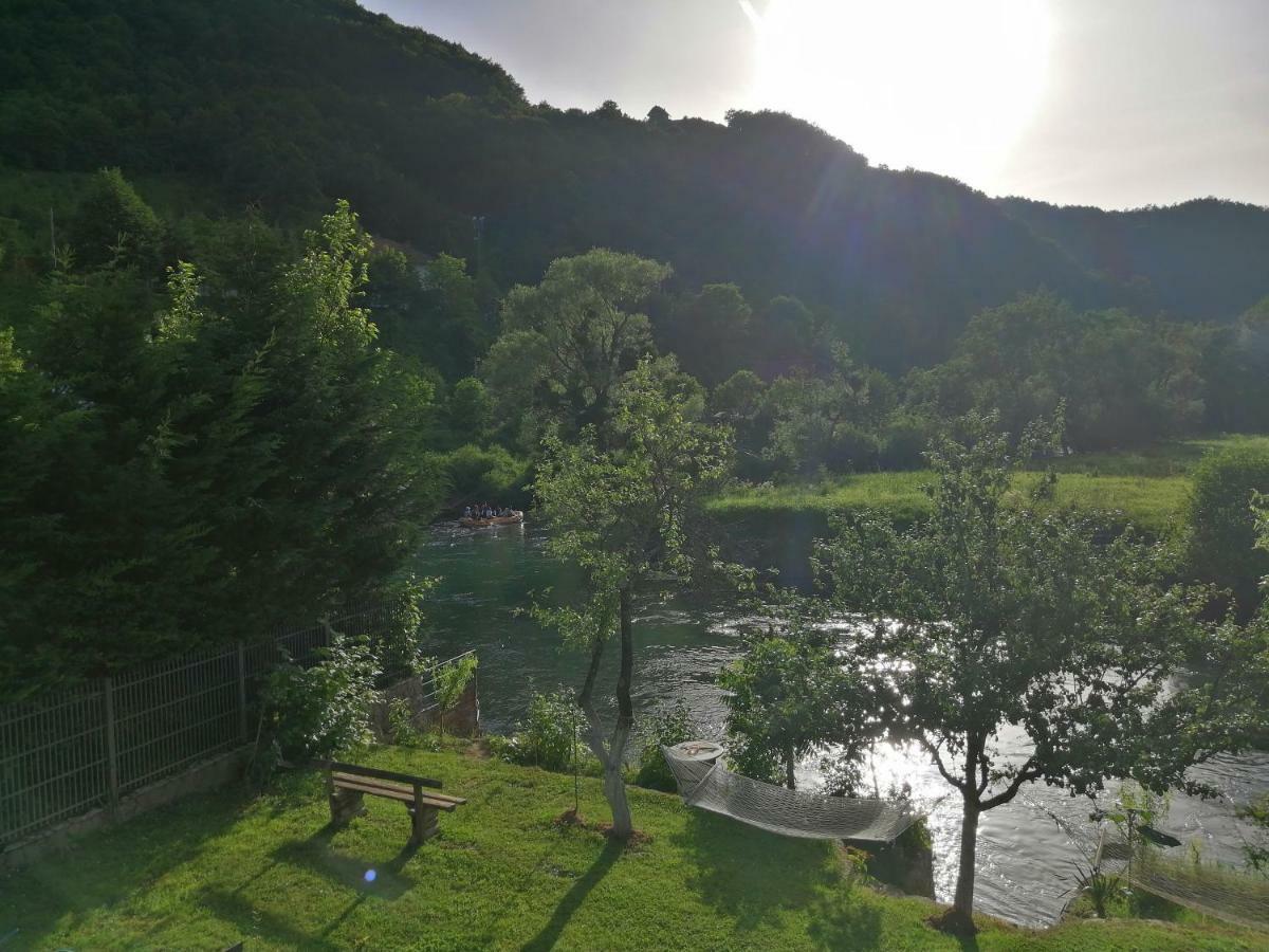 Domacinstvo Una-Ostrovica Kulen Vakuf Esterno foto